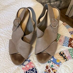 Vince Camuto Taupe Leather Wedged Sandals sz 9